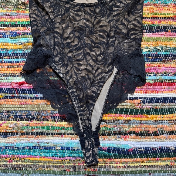 Vintage Black & Nude Lace Bodysuit – Fits Like Size Small - Picture 5 of 6